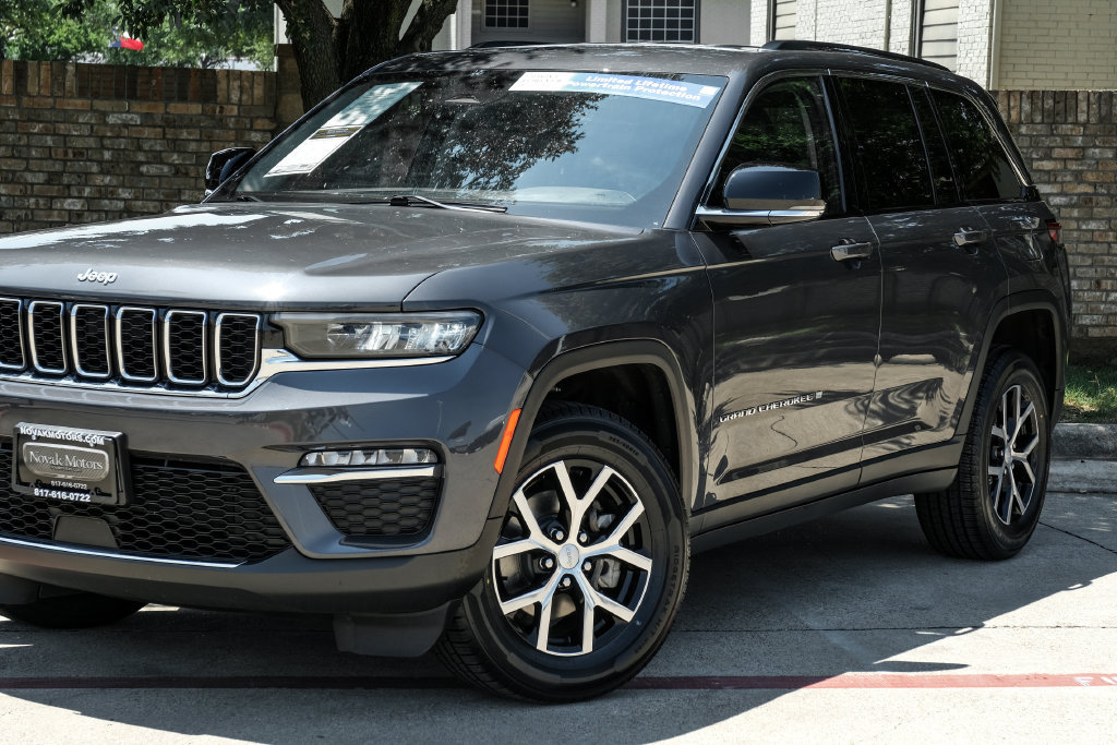 Used 2023 Jeep Grand Cherokee Limited AWD/4WD image 13