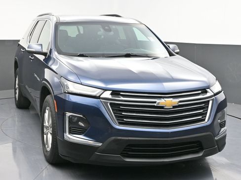 Used 2023 Chevrolet Traverse LT image 2
