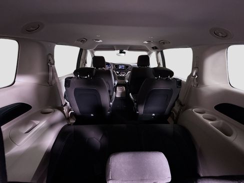 Used 2023 Chrysler Voyager LX FWD image 42
