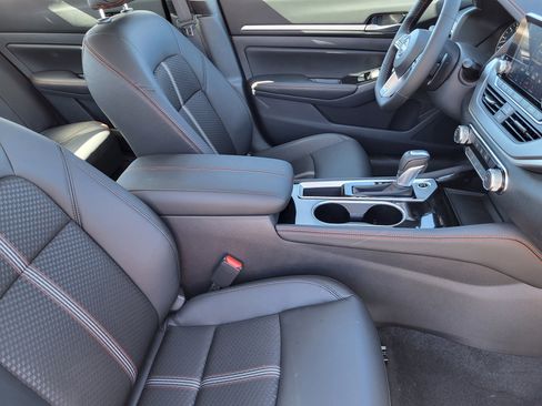 New 2025 Nissan Altima 2.5 SR image 11