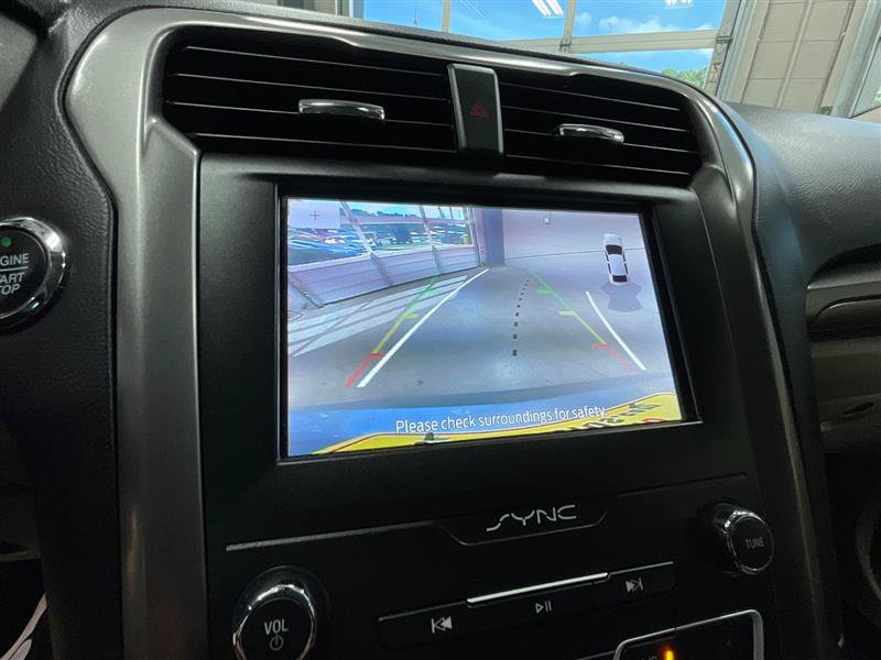 Used 2020 Ford Fusion SE FWD image 19