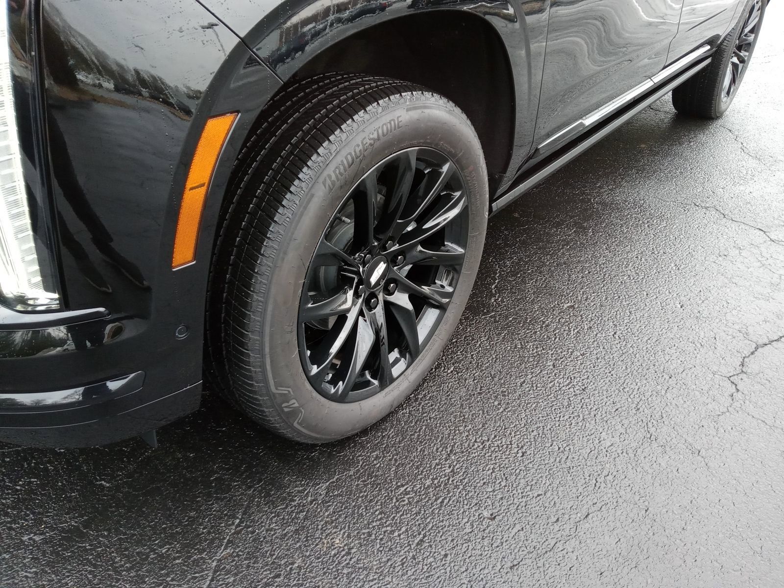 Certified 2026 Cadillac Escalade ESV Sport w/ LPO, ONYX Package AWD/4WD image 7