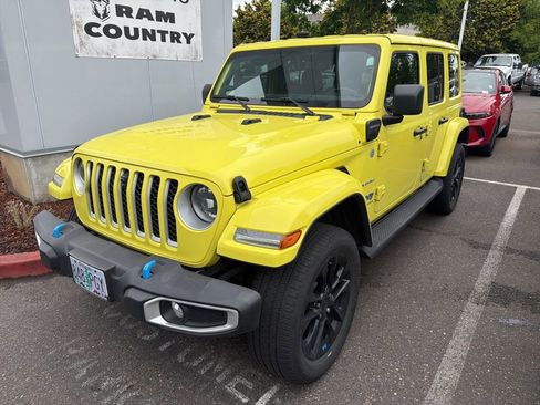 Used 2023 Jeep Wrangler Unlimited Sahara w/ Cold Weather Group AWD/4WD image 3
