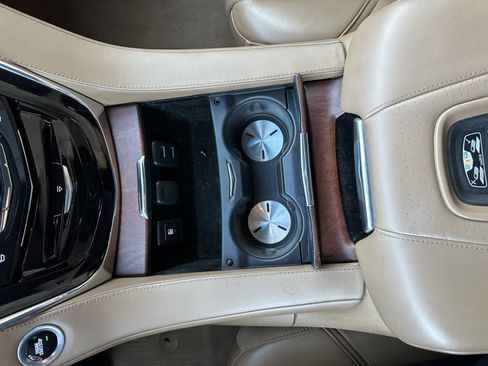 Used 2017 Cadillac Escalade Platinum image 24