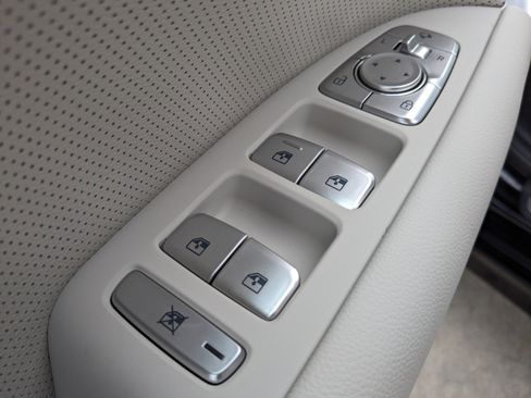 Used 2024 Genesis G70 3.3T Advanced image 19