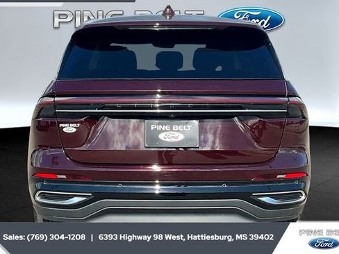 Used 2024 Lincoln Nautilus Premier image 4