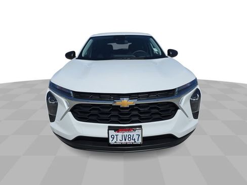 Used 2025 Chevrolet Trax LS image 3