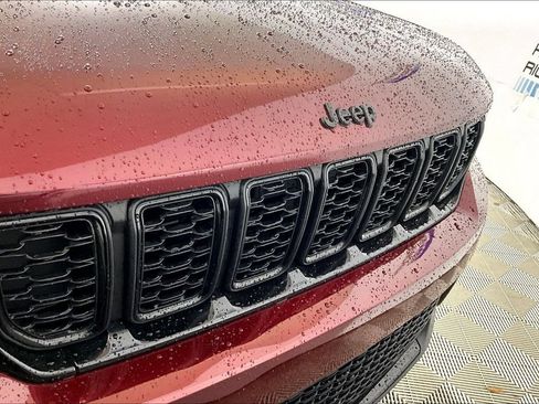 Used 2025 Jeep Grand Cherokee Altitude AWD/4WD image 23