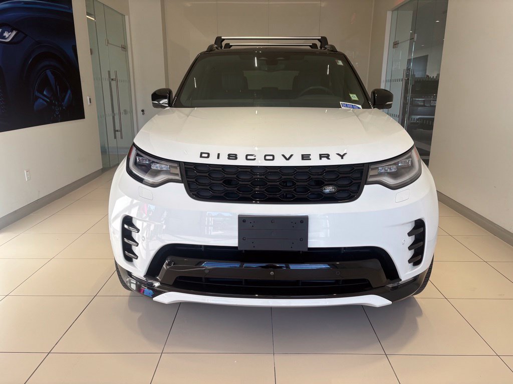 Used 2025 Land Rover Discovery Dynamic SE AWD/4WD image 8