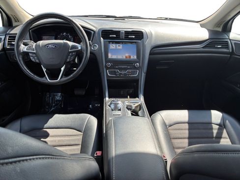 Used 2018 Ford Fusion SE w/ Equipment Group 201A FWD image 24