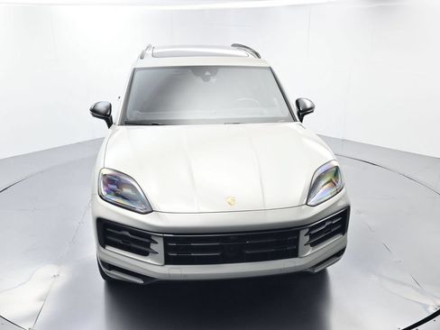 Certified 2025 Porsche Cayenne AWD/4WD image 44