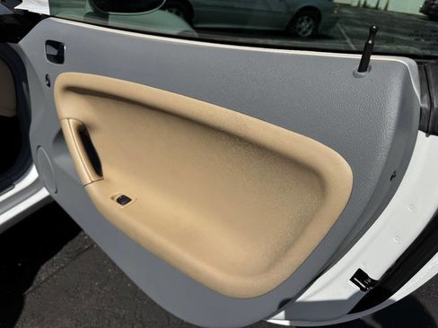 Used 2007 Pontiac Solstice Convertible w/ Premium Package image 9