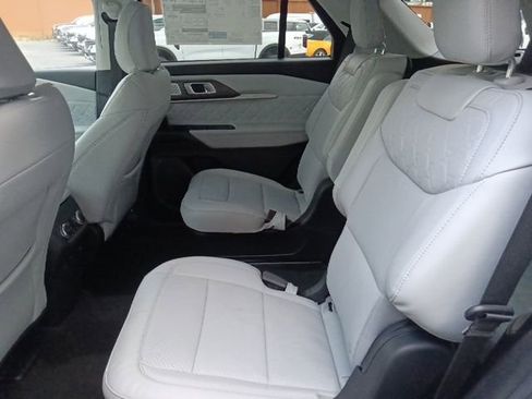 New 2026 Ford Explorer Platinum w/ LUX Leather Package AWD/4WD image 28