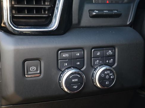 Used 2024 GMC Sierra 3500 Denali Ultimate image 24