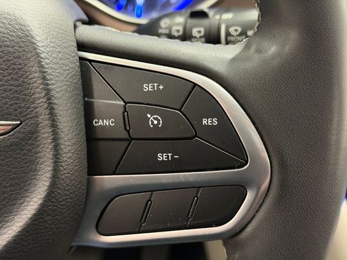 Used 2022 Chrysler Voyager LX FWD image 24