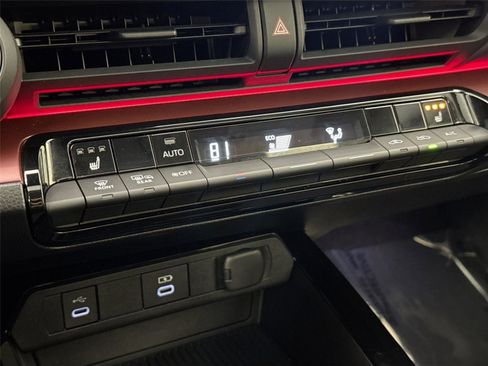 Used 2024 Toyota Prius Prime XSE image 27