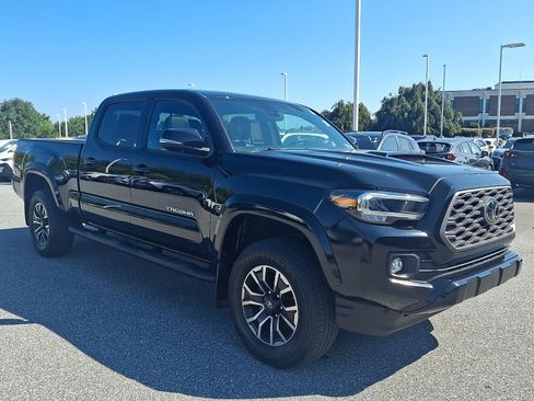 Used 2021 Toyota Tacoma TRD Sport w/ TRD Premium Sport Package AWD/4WD image 3