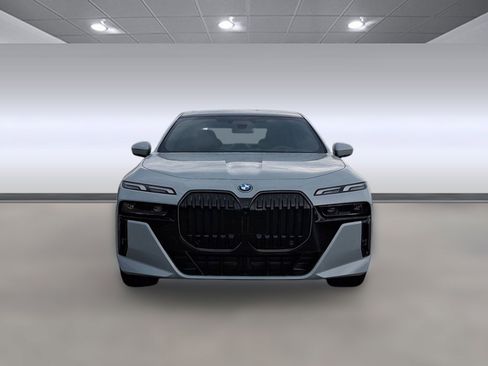 New 2026 BMW 750e xDrive image 6