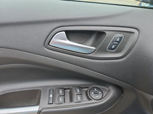 Used 2018 Ford Escape SE w/ SE Sync 3 Package AWD/4WD image 18