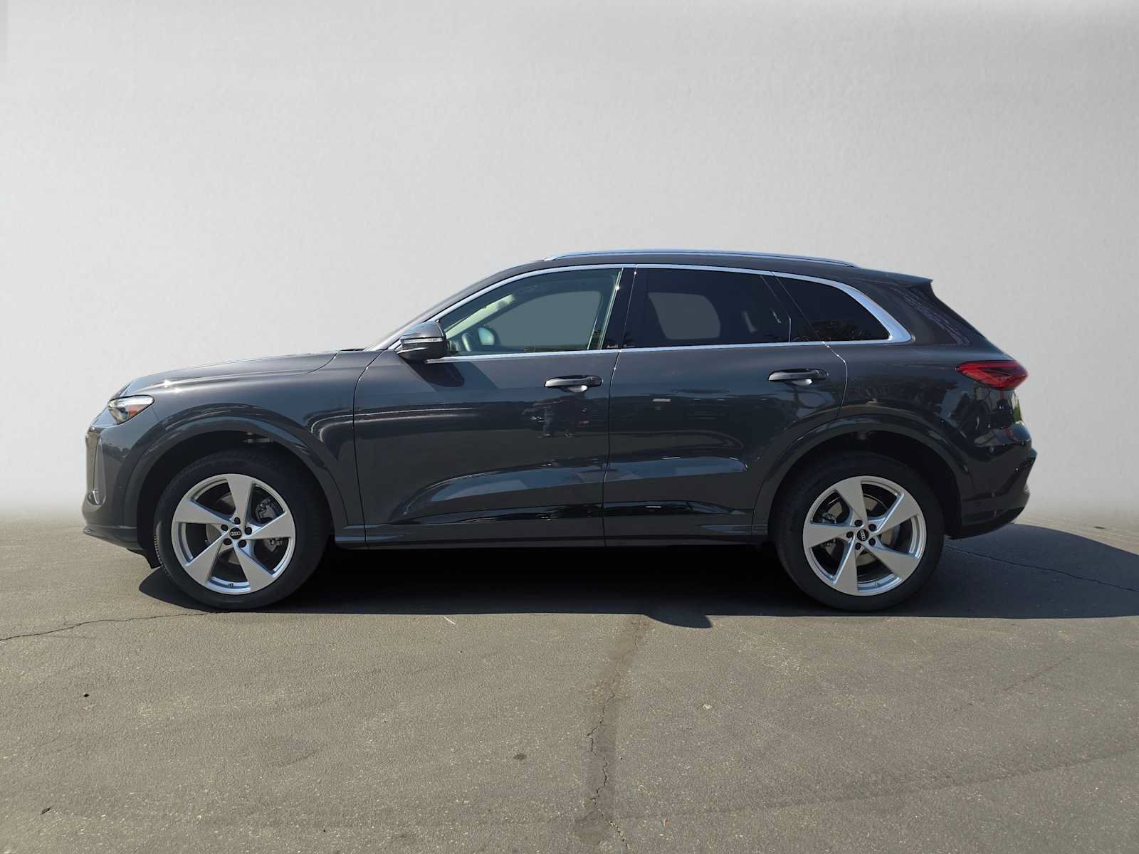 Used 2025 Audi Q5 Premium Plus w/ Premium Plus AWD/4WD image 6