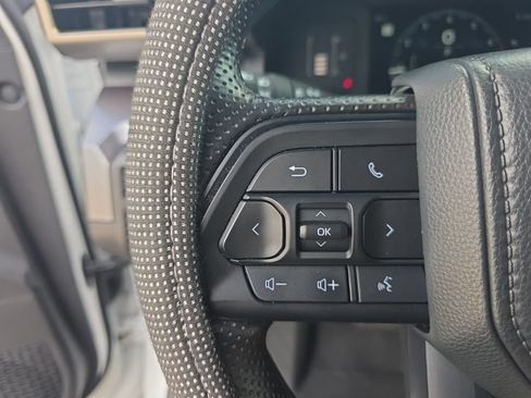Certified 2025 Toyota Tacoma SR5 AWD/4WD image 18