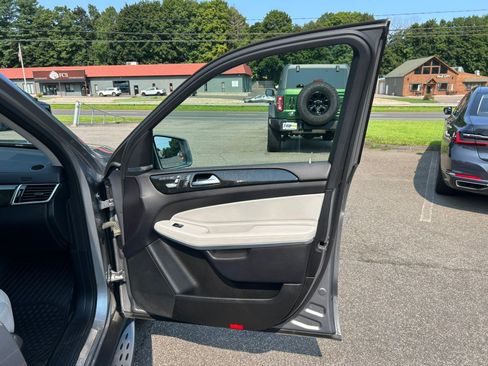 Used 2017 Mercedes-Benz GLS 550 4MATIC image 26