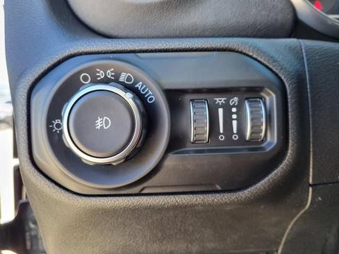 Used 2020 Jeep Wrangler Unlimited Sahara w/ Dual Top Group AWD/4WD image 20