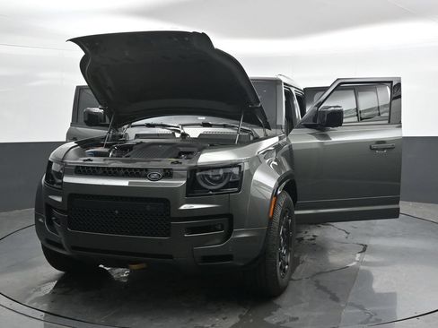 Used 2025 Land Rover Defender 110 AWD/4WD image 48