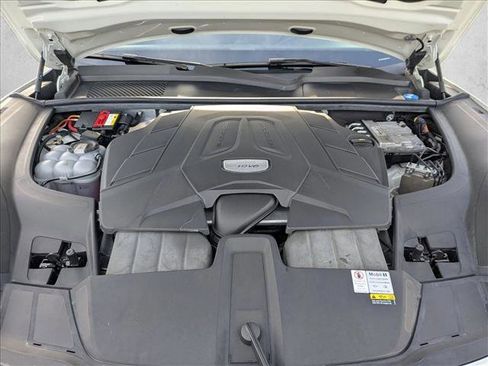 Used 2022 Porsche Cayenne image 25