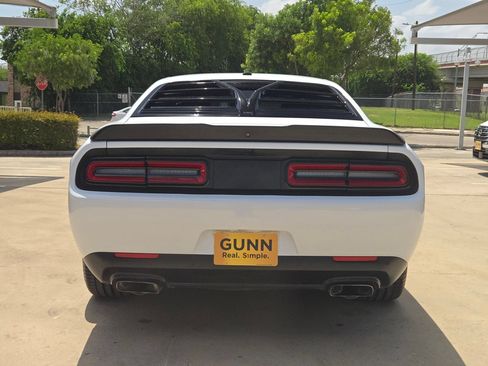 Used 2019 Dodge Challenger R/T w/ Driver Convenience Group RWD image 4