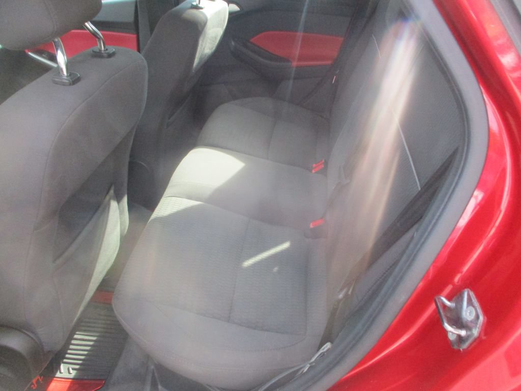 Used 2012 Ford Focus SEL FWD image 9