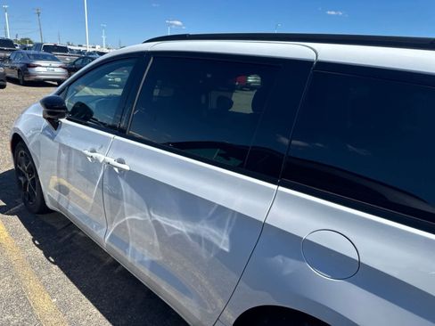 Used 2025 Chrysler Pacifica Limited FWD image 17