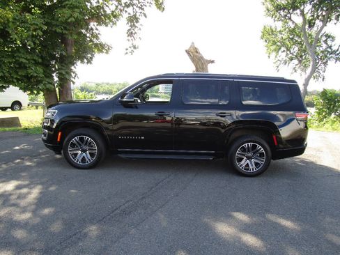 Used 2024 Jeep Wagoneer Series II AWD/4WD image 4