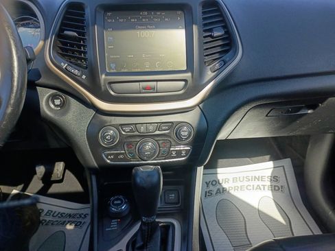 Used 2017 Jeep Cherokee Limited AWD/4WD image 16