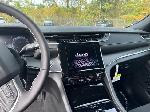 New 2025 Jeep Grand Cherokee Laredo X w/ Trailer Tow Package image 18