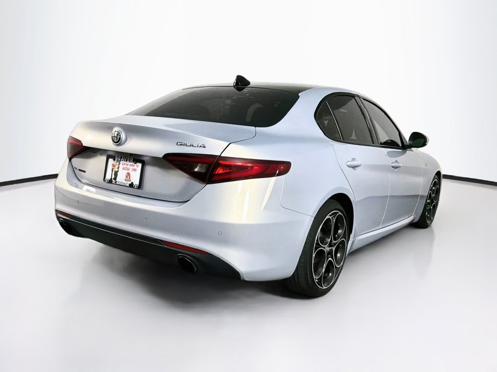 Used 2022 Alfa Romeo Giulia Ti RWD image 10