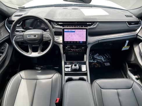 New 2025 Jeep Grand Cherokee L Limited image 16