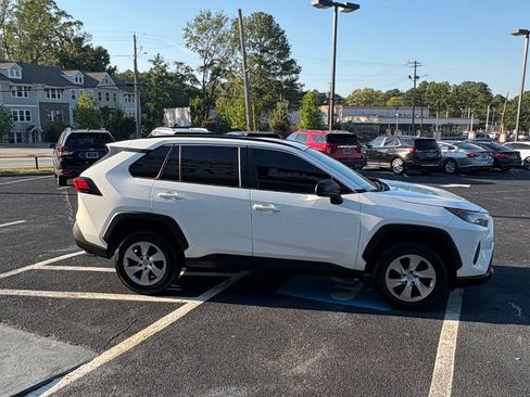 Used 2020 Toyota RAV4 LE FWD image 4