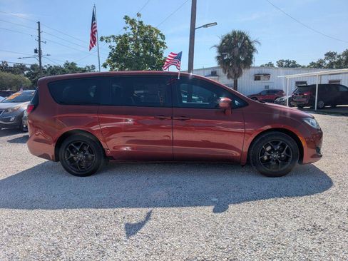 Used 2018 Chrysler Pacifica Touring Plus w/ S Appearance Package FWD image 4