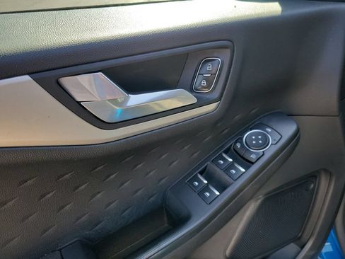 Used 2020 Ford Escape SE FWD image 24