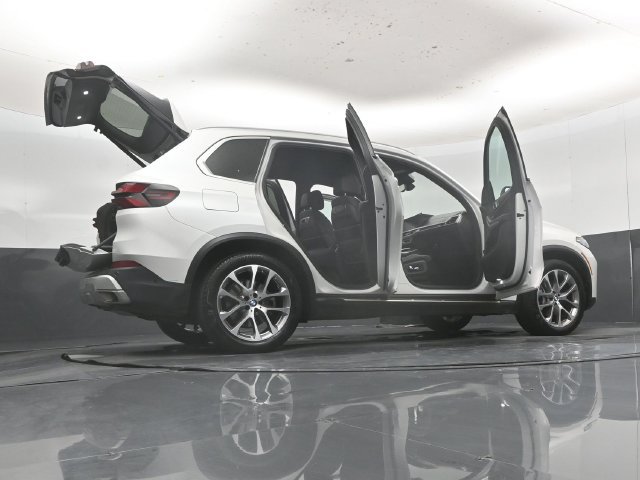 Used 2024 BMW X5 xDrive40i AWD/4WD image 64
