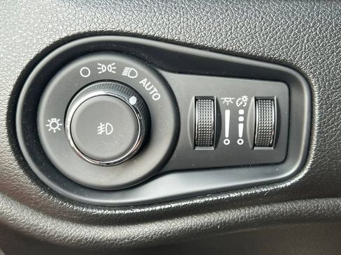Used 2022 Jeep Renegade Trailhawk AWD/4WD image 17