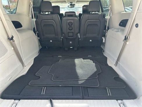 Used 2022 Chrysler Pacifica Touring-L w/ Uconnect Theater Family Group image 39