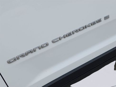 Used 2025 Jeep Grand Cherokee L Limited AWD/4WD image 32