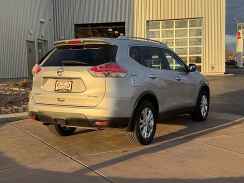 Used 2016 Nissan Rogue SV image 5