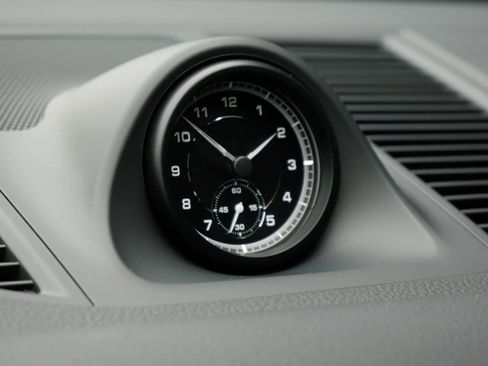 Certified 2026 Porsche Macan image 14