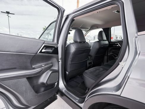 Used 2024 Mitsubishi Outlander SE image 17