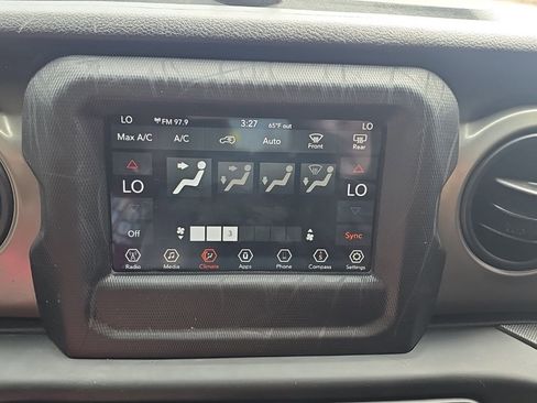 Used 2018 Jeep Wrangler Unlimited Sport S image 23