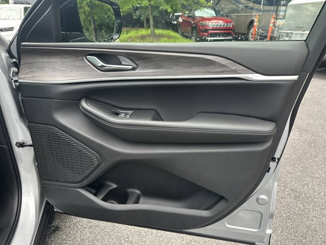 New 2026 Jeep Grand Cherokee Altitude RWD image 15