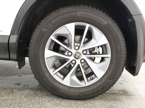 Used 2018 Toyota RAV4 XLE image 7